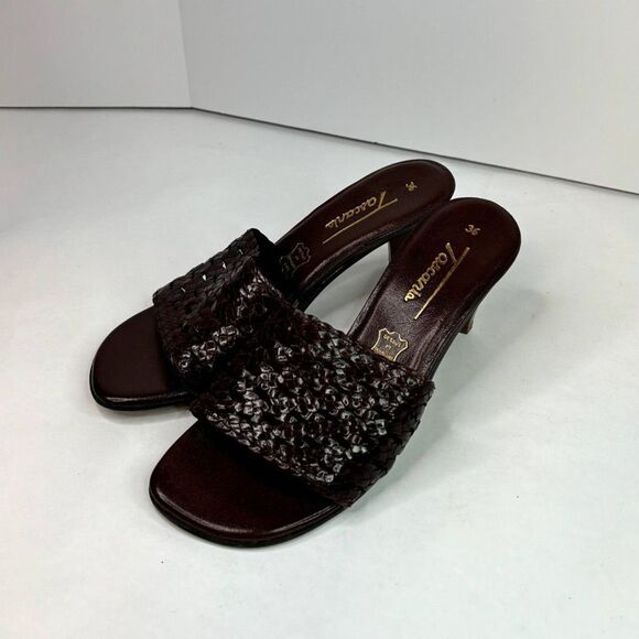 Toscania Italy Woven Leather Slip On Heeled Sandals Gold Sleek Womens Like New - Picture 1 of 11